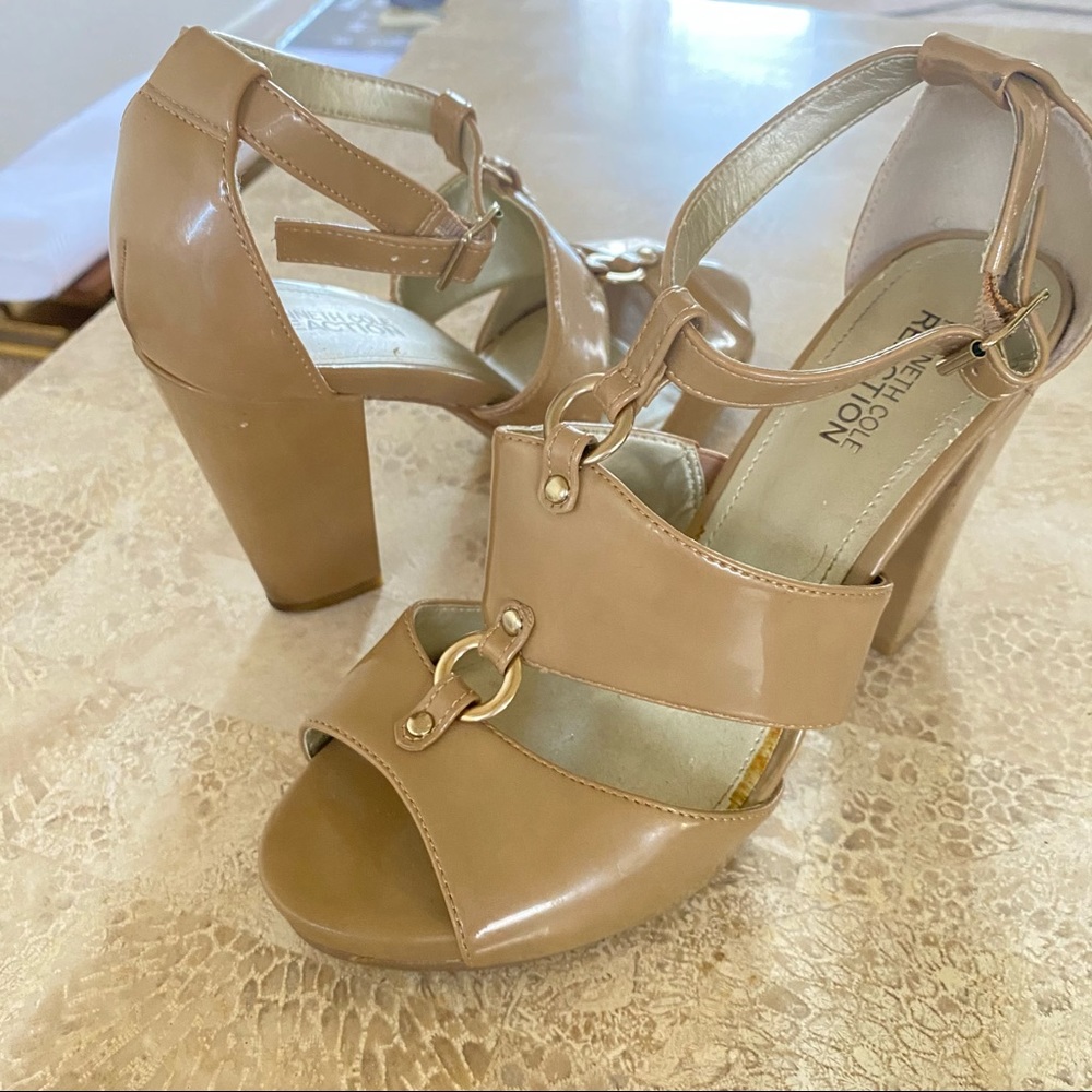KENNETH COLE NUDE HEELS